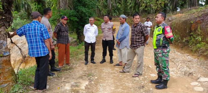 
					Muspika Penanggalan Berhasil Ajak Dialog Masyarakat Terkait Parit Gajah Dan Blokade Jalan di Lahan PT Laot Bangko.