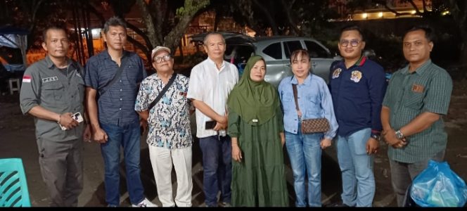
					Jurnalis Yang Tergabung Dalam 300 Media Pemprov Sumut Beri Penghormatan Terakhir Kepada Sang Istri & Anak Lelaki Alm. Selamat Purba.