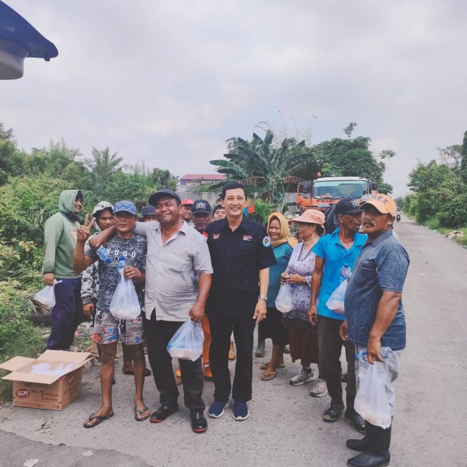 
					Jumat Berkah, Satkom MPI Berbagi Nasi Kepada Orang Yang Membutuhkan