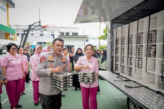 
					Dukung Program Makan Bergizi Gratis, Kapolda Sumut Hadiri Operasional SPPG dan Salurkan Menu Sehat ke SD Kemala Bhayangkari I Medan