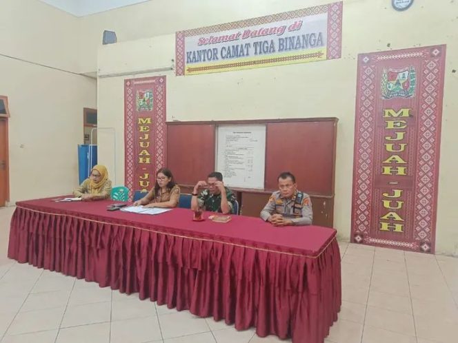 
					Polsek Tigabinanga Hadiri Rapat Koordinasi Panitia HUT RI ke-80 Tahun 2025 Kecamatan Tigabinanga