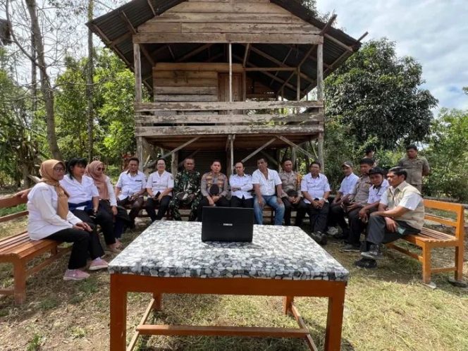 
					Polsek Munte Bersama Forkopimca Tanam Jagung Serentak Dukung Swasembada Pangan