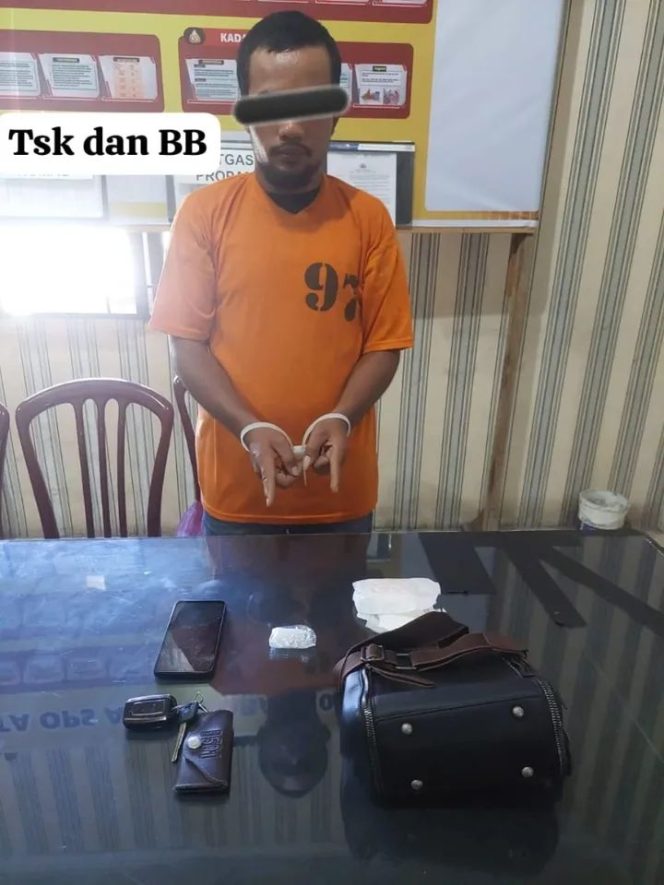 
					Satresnarkoba Polres Tanah Karo Amankan Seorang Pria Diduga Bawa Sabu di Mobil