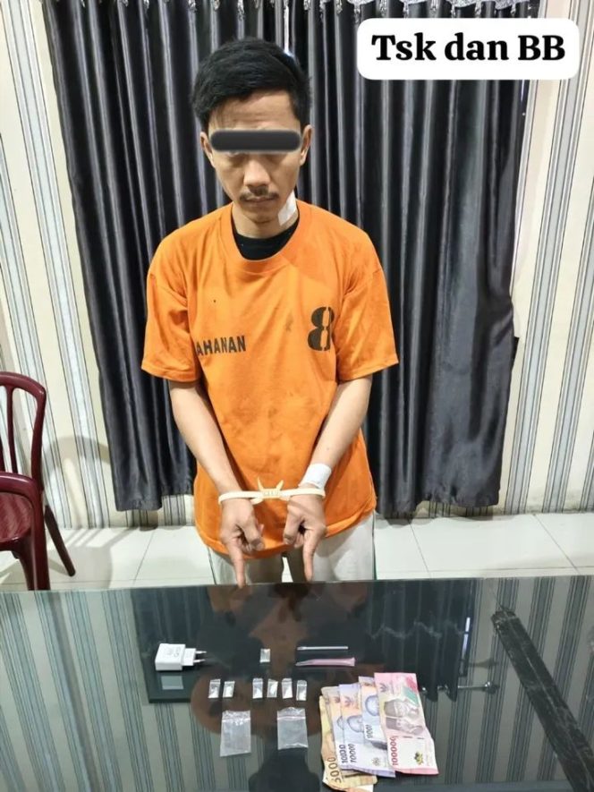 
					Diduga Miliki Narkotika, Pria Asal Desa Raya Diamankan Polisi di Kamar Kos