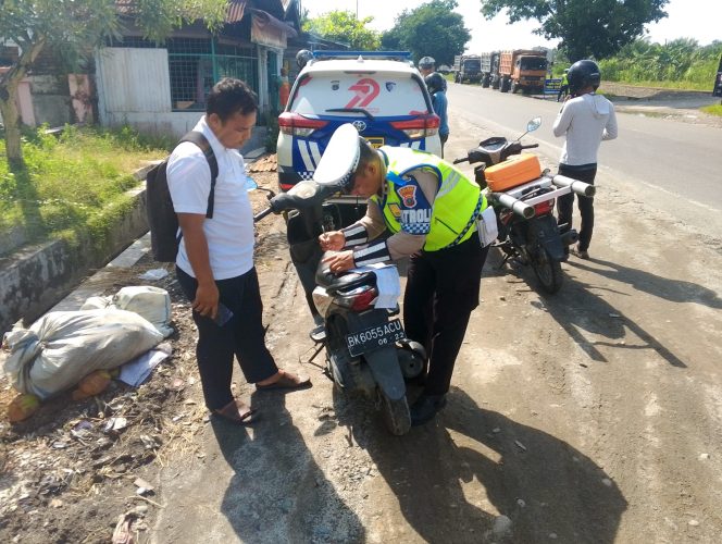 
					H+3 OPS PATUH TOBA 2025, Polres Sergai Lakukan Penindakan Kasat Mata Antisipasi Kenaikan Angka Laka Lantas