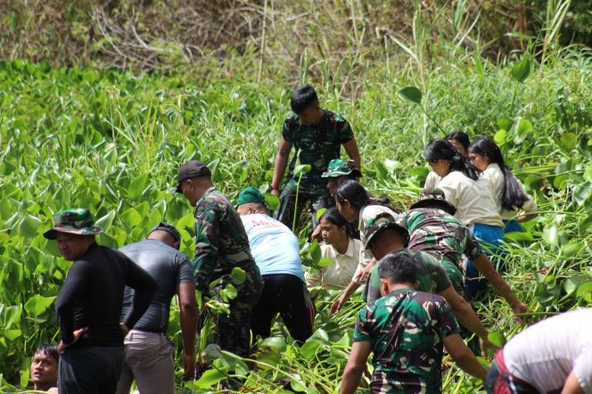 
					Karya Bakti Bersihkan Eceng Gondok di Danau Toba Desa Tongging Di Gelar Kodim 0205/Tanah Karo
