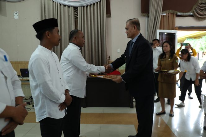 
					Puluhan Kepdes Se- Kabupaten Pakpak Bharat Hadiri Dan Saksikan Peluncuran Dan Peresmian Koperasi Desa Merah Putih