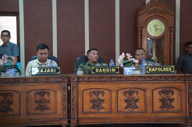 
					*Dandim 0209/LB Hadir Dukung Pengantar Nota Keuangan Ranperda Perubahan APBD 2025*