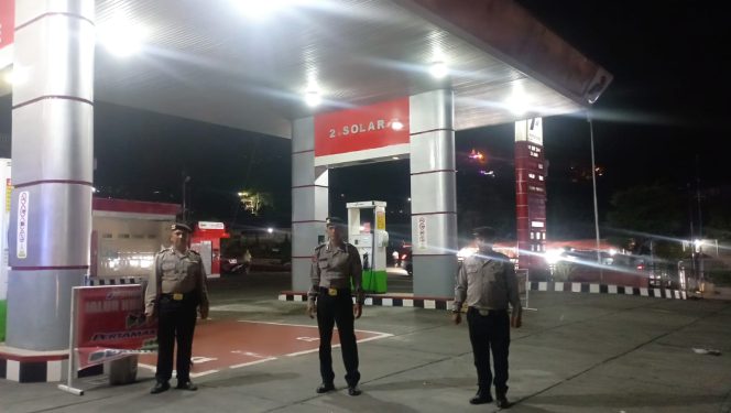 
					Benteng Kasih Sayang di Malam Hari: 35 Personel Polres Simalungun Bahu Membahu Jaga Kedamaian Masyarakat