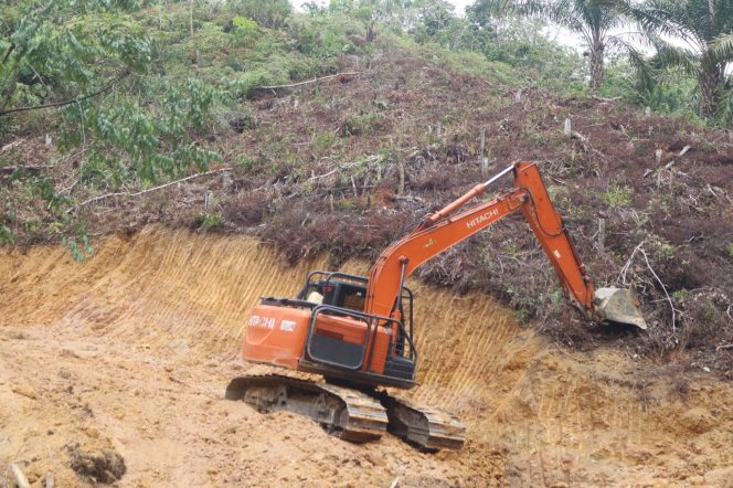 
					Hari Ke-4 TMMD ke-125, Pembukaan Jalan 4.500 Meter Di Desa Tanjung Medan Terus Berlanjut Dengan Proses Lancar