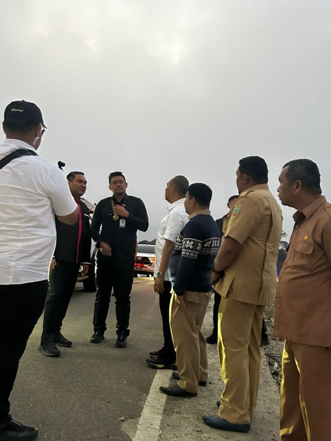 
					Gubsu M.Bobby Afif Nasution Lihat Langsung Kondisi Jalan Kuta jungak – Sigalingging