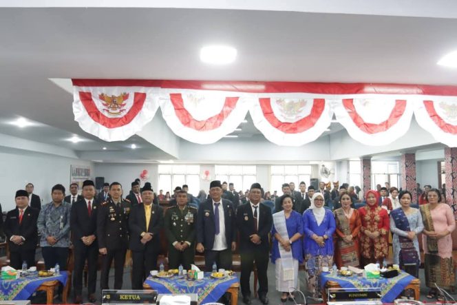 
					Dandim 0206/Dairi Bersama Forkopimda Dengarkan Pidato Kenegaraan Presiden RI di Sidikalang