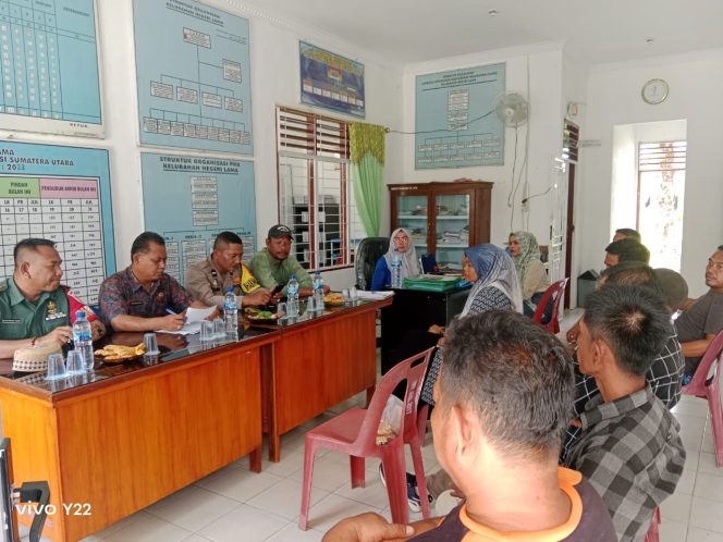 
					Babinsa Koramil 09/NL Hadiri Musyawarah Penggantian Penerima Bantuan di Kelurahan Negeri Lama