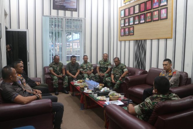 
					Sinergi TNI-Polri Makin Erat, Dandim 0206/Dairi Sambut Kunjungan Silaturahmi Kapolres Dairi