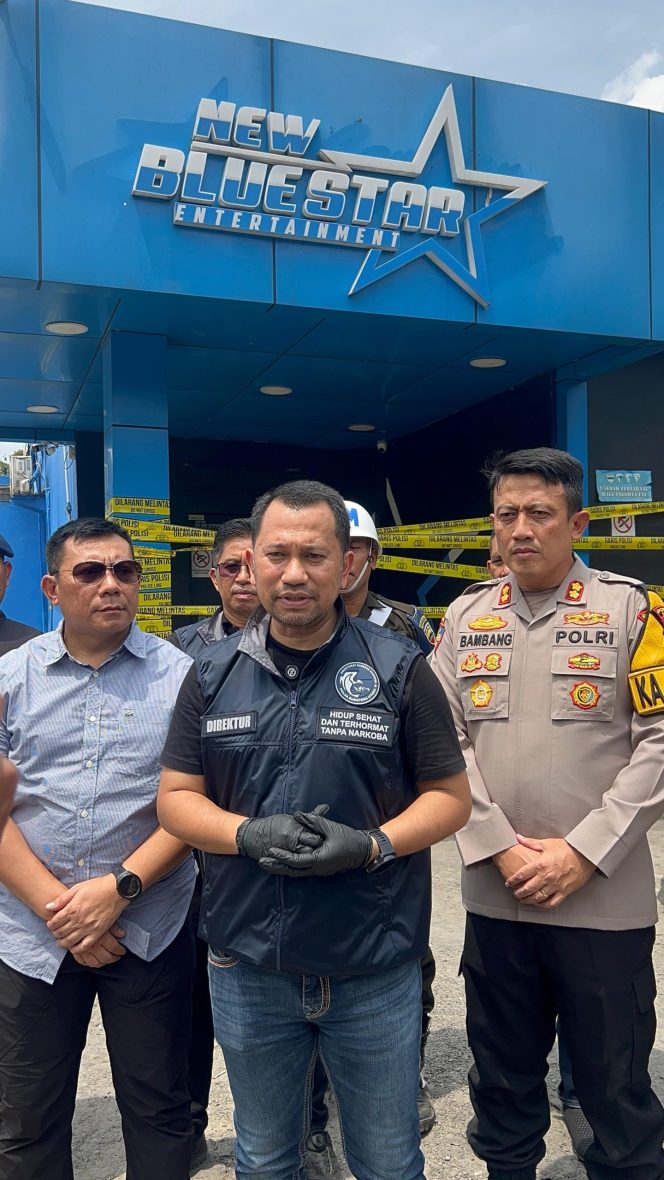 
					Polda Sumut Gerebek Sarang Narkoba THM New Blue Star, Barak Narkoba Dibakar