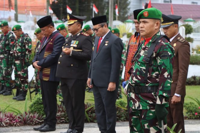 
					Kapolres Tanah Karo Hadiri Upacara Ziarah Makam Pahlawan Peringati Hari Veteran Nasional 2025