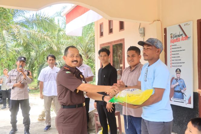 
					Kejaksaan dan Polres Subulussalam Bersinergi Wujudkan Gerakan Pangan Murah untuk Warga Longkib
