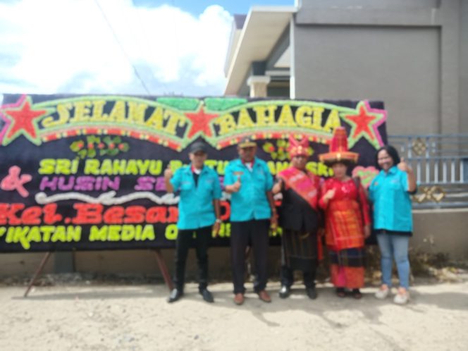 
					Sekertaris Ikatan Media Online Kabupaten Karo Berserta Para Pengurus, Haridiri Resepsi Pernikahan Putri Sekertaris PC. PMS. Mardinding Hendri Situmorang.