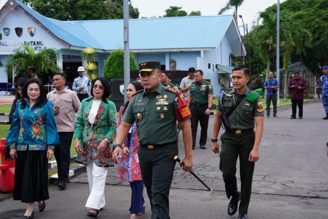
					Pangdam I/BB dan Forkopimda Sambut Kedatangan Wapres Gibran di Medan