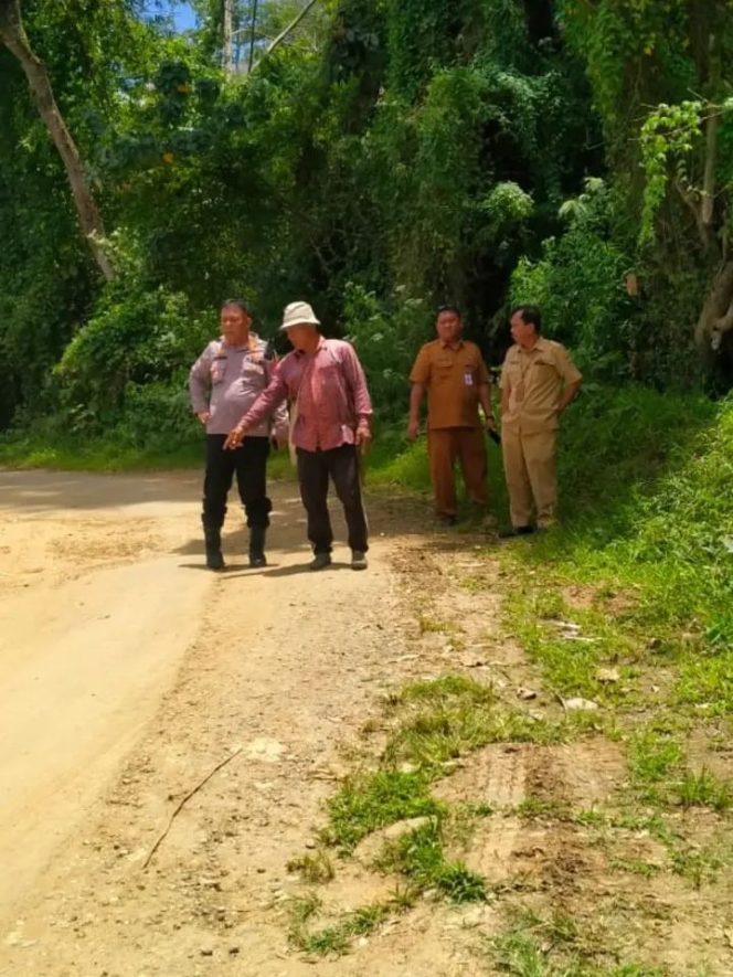 
					Penampakan Jejak Diduga Kaki Harimau Gegerkan Warga Desa Pola Tebu, Polisi Koordinasi Pihak Terkait