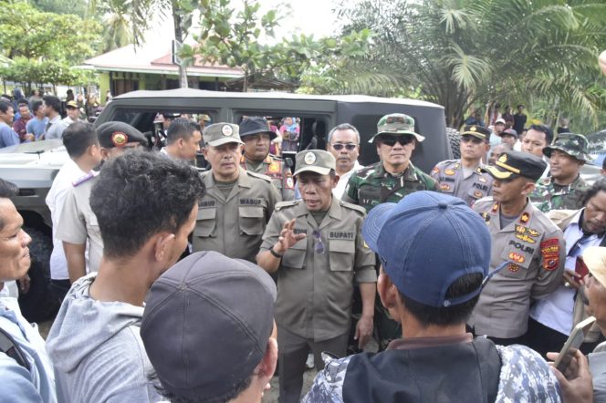 
					Bupati Tapanuli Tengah Temui Warga Terdampak Perusahaan Sawit