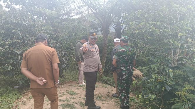 
					Kapolsek Simpang empat Bersama Camat dan BKSDA Sumut Tindaklanjuti penampakan harimau jalan Karo langkat