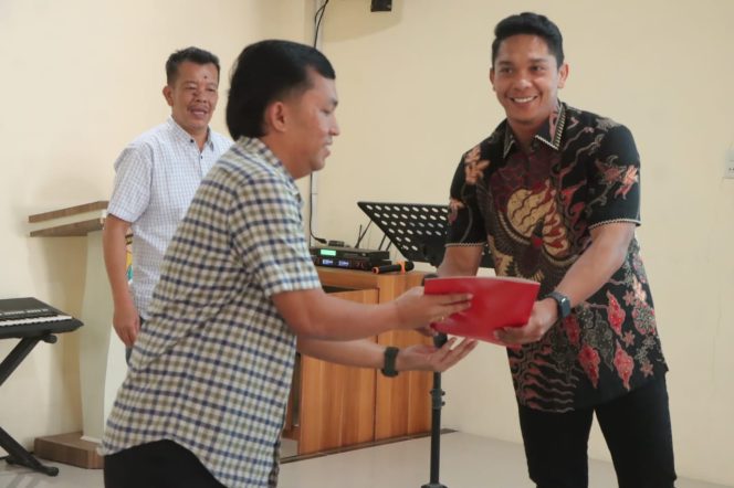 
					Kasat Reskrim Polres Tanah Karo Pimpin Anev Bulanan, Berikan Reward kepada Penyidik Berprestasi