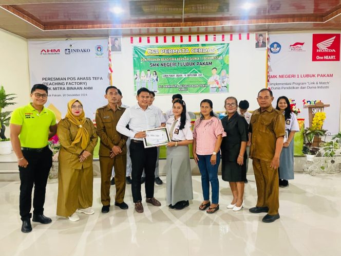 
					PT PHPO KIM Bantu Beasiswa 6 Siswa/i di SMKN 1 Lubuk Pakam