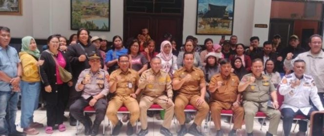 
					Audensi Korban Kebakaran Pajak Tingkat Berastagi di Terima Wakil Bupati Komandan Tarigan SP