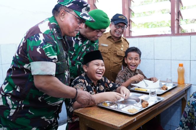 
					Kodam I/BB Salurkan 250 Porsi Makanan Bergizi ke 4 Panti Asuhan di Medan