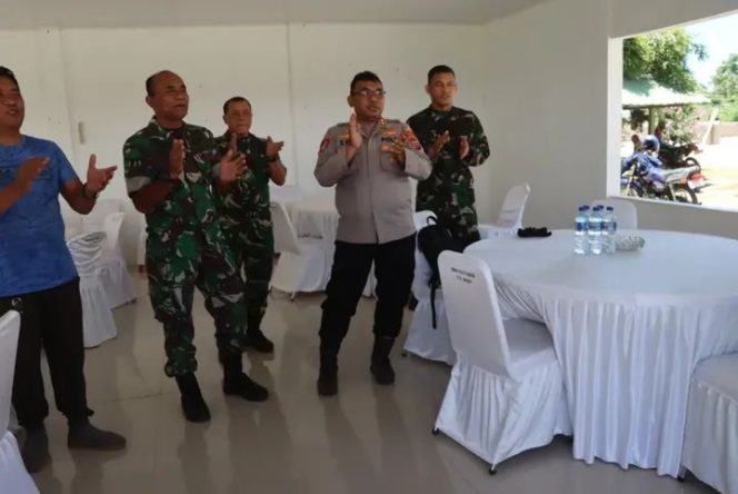 
					*Polres Tanah Karo Berikan Kejutan HUT TNI- 80 ke Kodim 0205 TK dan Yonif 125 SMB*