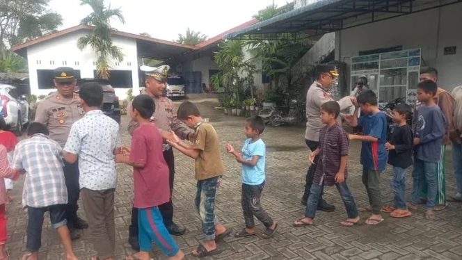 Kapolres Tanah Karo Berbagi Kasih di Panti Asuhan Keluarga Bunga Bakung Desa Bunuraya