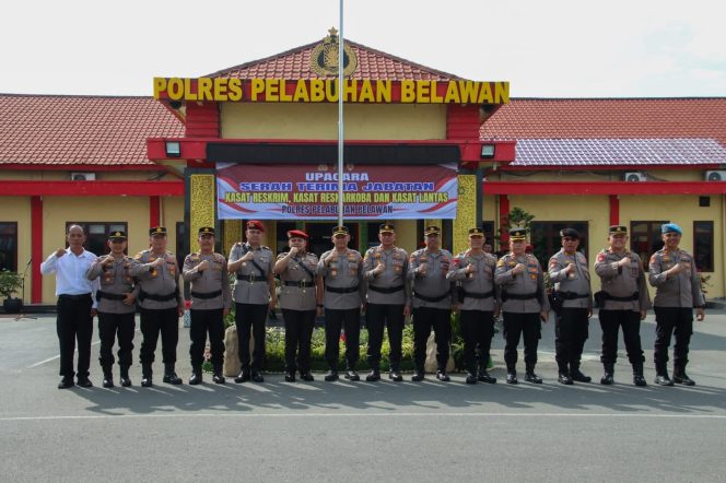 *Polres Pelabuhan Belawan Gelar Upacara Serah Terima Jabatan Kasat Reskrim, Kasat Narkoba dan Kasat Lantas Polres Pelabuhan Belawan*