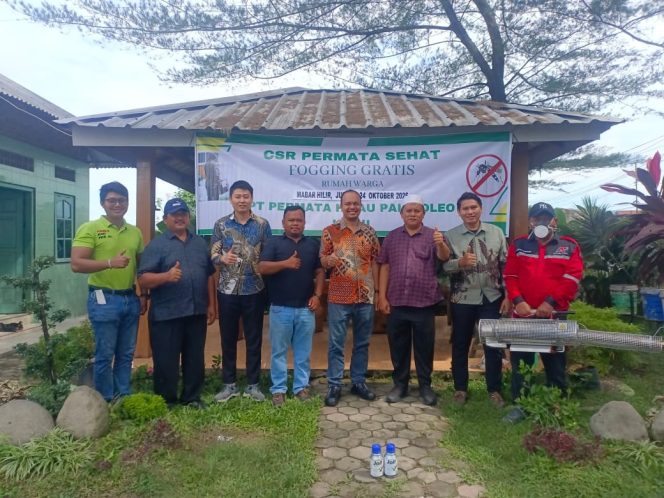 Cegah DBD, PT PHPO KIM Fogging Area Lingkungan Warga Mabar Hilir