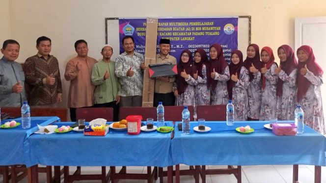 Dosen Polmed Latih Guru MIS Musawiyah Gunakan Multimedia Pembelajaran Cerdas Berbasis AI