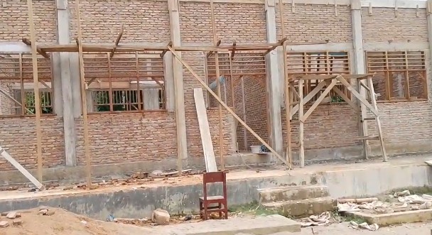 Diduga Curang, Proyek Pembangunan SD Negeri 153022 Makmur Di Desa Makmur Gunakan Kayu Durian—Tanpa Papan Proyek! Warga Desak Bupati Tapanuli Tengah Lakukan Tindakan Tegas