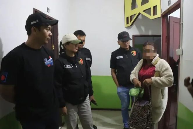 
					*Satreskrim Polres Tanah Karo Razia Tempat Hiburan dan Penginapan, Amankan 18 Orang Diduga Terlibat Prostitusi*