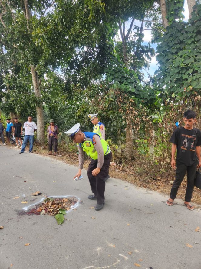 
					Kanit Gakkum Sat Lantas Polres Simalungun Tangani Laka Lantas Maut: Pengendara Motor Tewas Tergilas Truk Saat Menyalip