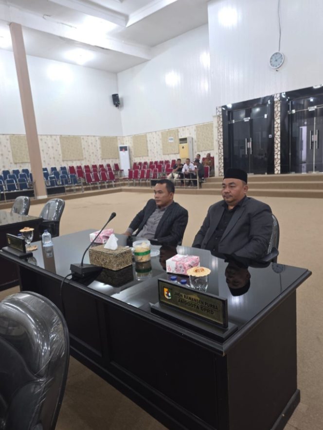 
					Jhon Rawansen Purba Dorong Pemasangan Sticker ” Keluarga Miskin ” Demi Transparansinya Bansos dan Tepat Sasaran.