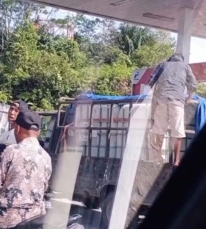 
					Kapolres dan Forkopinda Pakpak Bharat Diminta Hentikan Penyaluran BBM Bersubsidi Ilegal