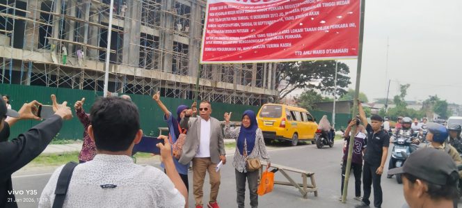 
					Diduga Adanya Pemalsuan Data Penyerobotan Tanah, Alih Waris Gelar Unjuk Rasa Tuntut Keadilan