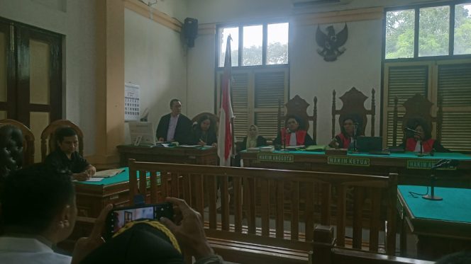 
					Sidang Gugatan Tuntutan Moril Dan Materil Korban Dijadikan Tersangkah Di Tunda, Dikarenakan Pihak Pengadilan Negri, Jurusita Belum Ada Menyampaikan Pemberitahuan Kepada Para Tergugat “Menuai Tanda Tanyak??..