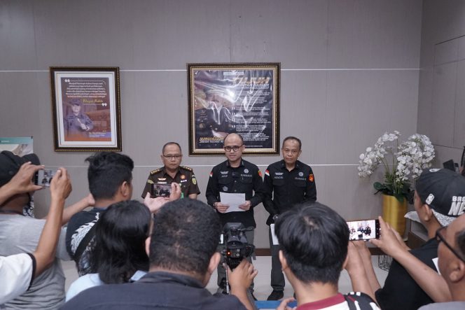 
					Penyidik Kejati Sumatera Utara Tahan Tersangka Korupsi Pada Penerimaan Negara Bukan Pajak (PNBP) Jasa Kepelabuhanan Dan Kenavigasian Pelabuhan Belawan Tahun 2023 s.d 2024.