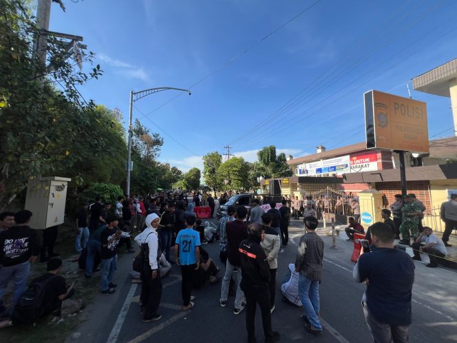 
					LPM Sunggal Kembali Demo Aksi yang Kesembilan, Minta Oknum DPRD JWG Diperiksa dugaan Pengeroyokan