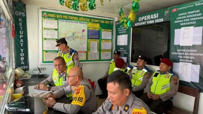 
					Kapolres Karo Cek Pos Pengamanan Terpadu Tugu Juang Berastagi, Pastikan Personel Siap Amankan Arus Mudik