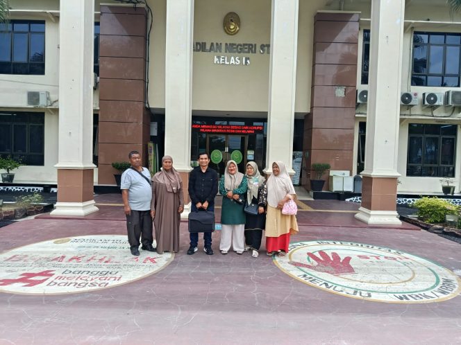 
					Mediasi Sidang Gugatan Aliwaris Kakek Sapon di PN Setabat. Kembali Ditunda, Tergugat Dua Meminta Ganti Rugi Atas Pembelian Tanah Seratus Lima Puluh Juta Rupiah