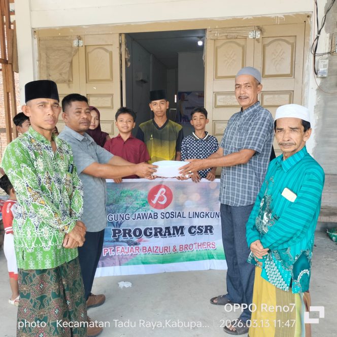 
					PT,Fajar Baijuri Santuni 25 Yatim/Piatu Desa Babah Rot Kecamatan Tadu Raya Kabupaten Nagan Raya Di 24 Ramdhan 1447 H