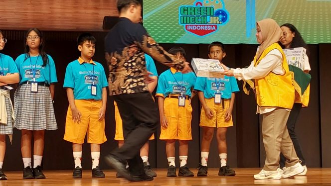 
					Siswa Kelas 4 SD Asal Sd Sint Yoseph Kabanjahe, Hosea Julio Sitepu, Antar Tim Raih Honorable Mention di Ajang Nasional