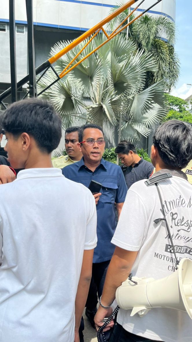 
					Mahasiswa Lakukan Penyegelan Simbolik di Pabrik Kecap Angsa, DPRD Medan Jadwalkan RDP