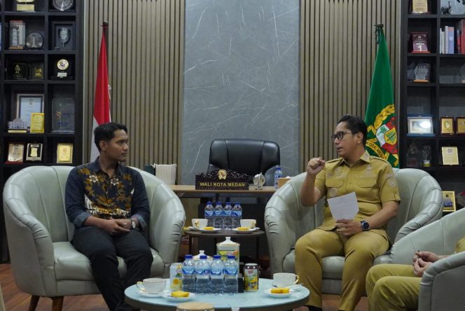 
					Hadiri Pelantikan PD IPA Medan Rico Waas sebut Latif Hasibuan Adik Saya Sendiri